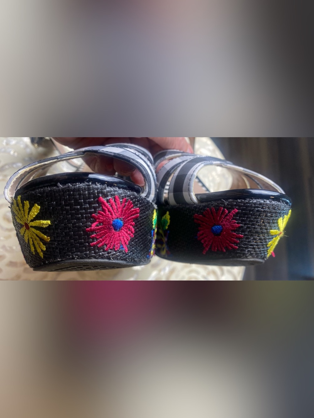 Betsey Johnson Spenser Floral Embroidered Gingham Platform Wedge Sandals Size 9 - Picture 9 of 12